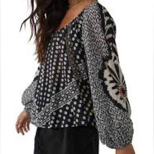 Free People
Elena Printed Top
Style No. 81108920
Size: L